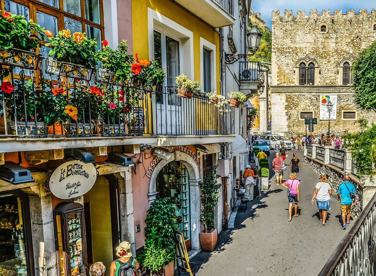 Taormina, vicolo fiorito